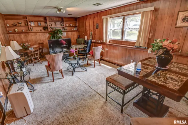 $179,900 | 1929 West Ravina Park Road, Decatur, IL 62526