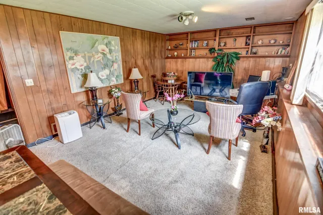 $179,900 | 1929 West Ravina Park Road, Decatur, IL 62526