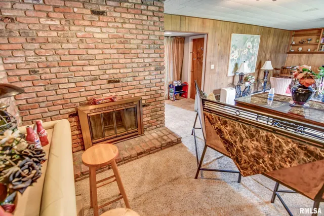 $179,900 | 1929 West Ravina Park Road, Decatur, IL 62526