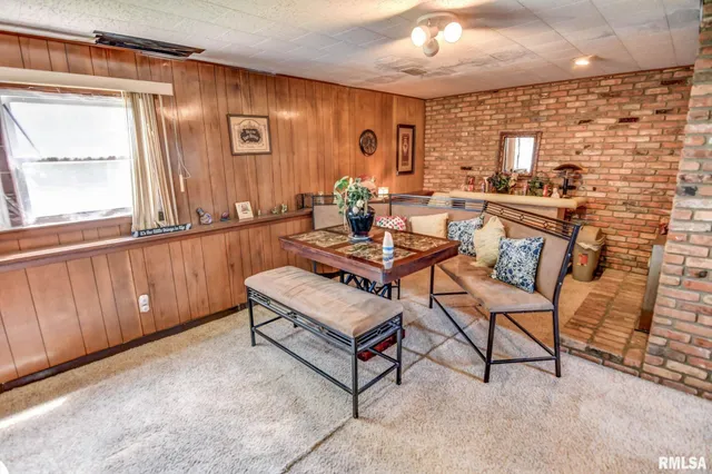 $179,900 | 1929 West Ravina Park Road, Decatur, IL 62526