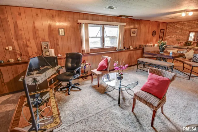 $179,900 | 1929 West Ravina Park Road, Decatur, IL 62526