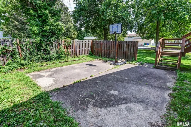 $179,900 | 1929 West Ravina Park Road, Decatur, IL 62526