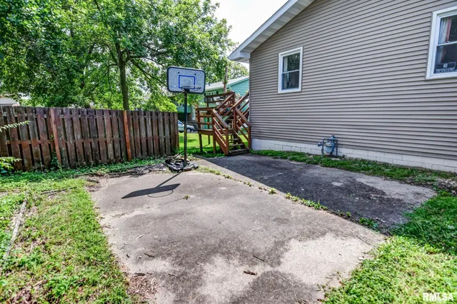 $179,900 | 1929 West Ravina Park Road, Decatur, IL 62526