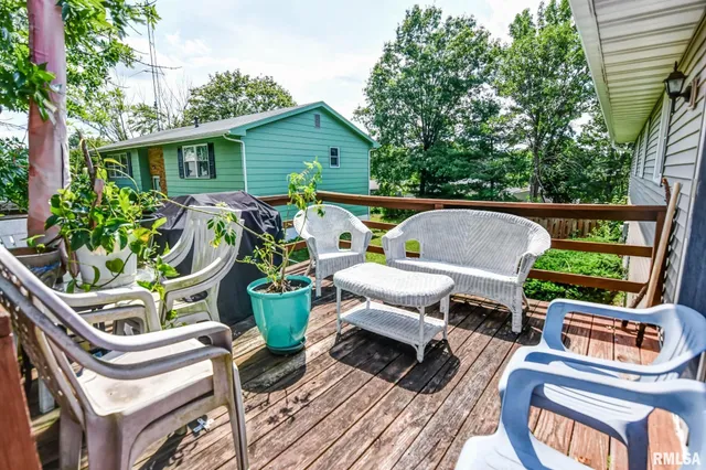 $179,900 | 1929 West Ravina Park Road, Decatur, IL 62526