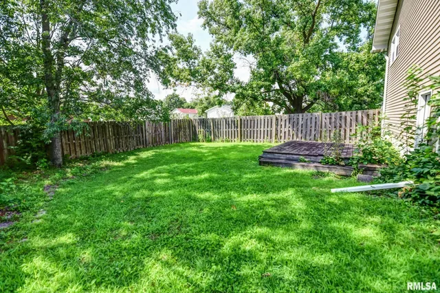 $179,900 | 1929 West Ravina Park Road, Decatur, IL 62526