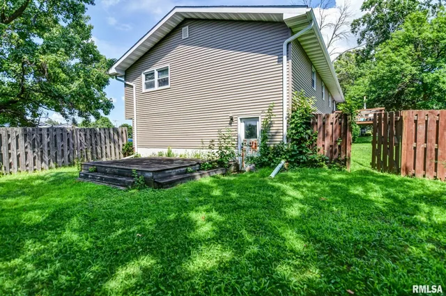 $179,900 | 1929 West Ravina Park Road, Decatur, IL 62526