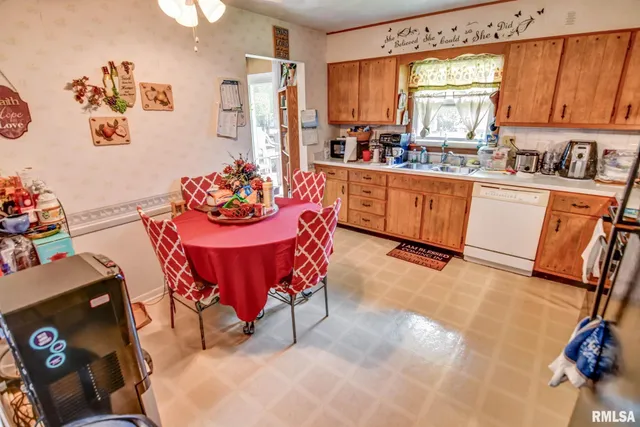 $179,900 | 1929 West Ravina Park Road, Decatur, IL 62526