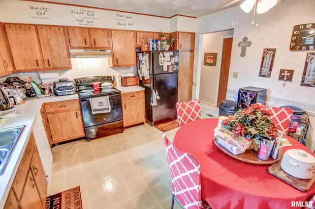 $179,900 | 1929 West Ravina Park Road, Decatur, IL 62526