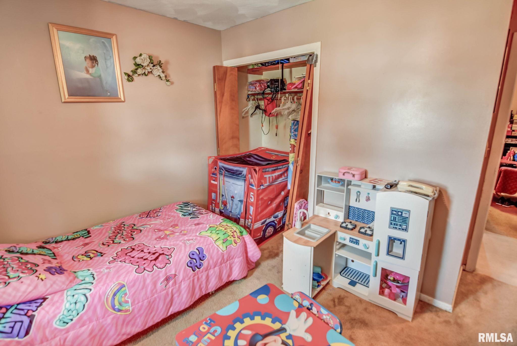 1929 West Ravina Park Road Decatur, IL 62526 - Photo 4 of 38