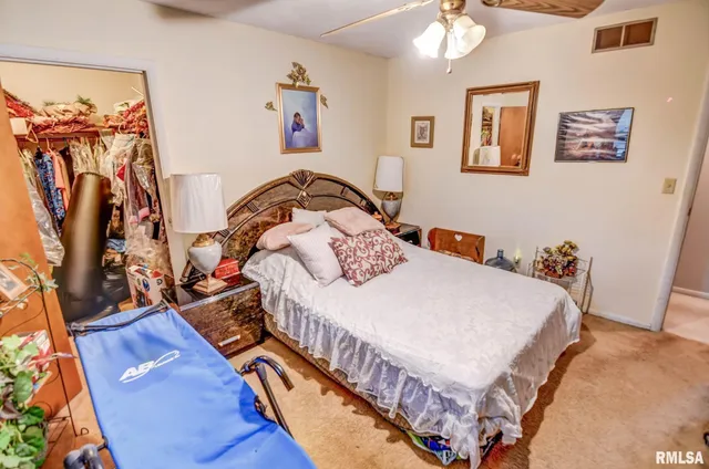 $179,900 | 1929 West Ravina Park Road, Decatur, IL 62526