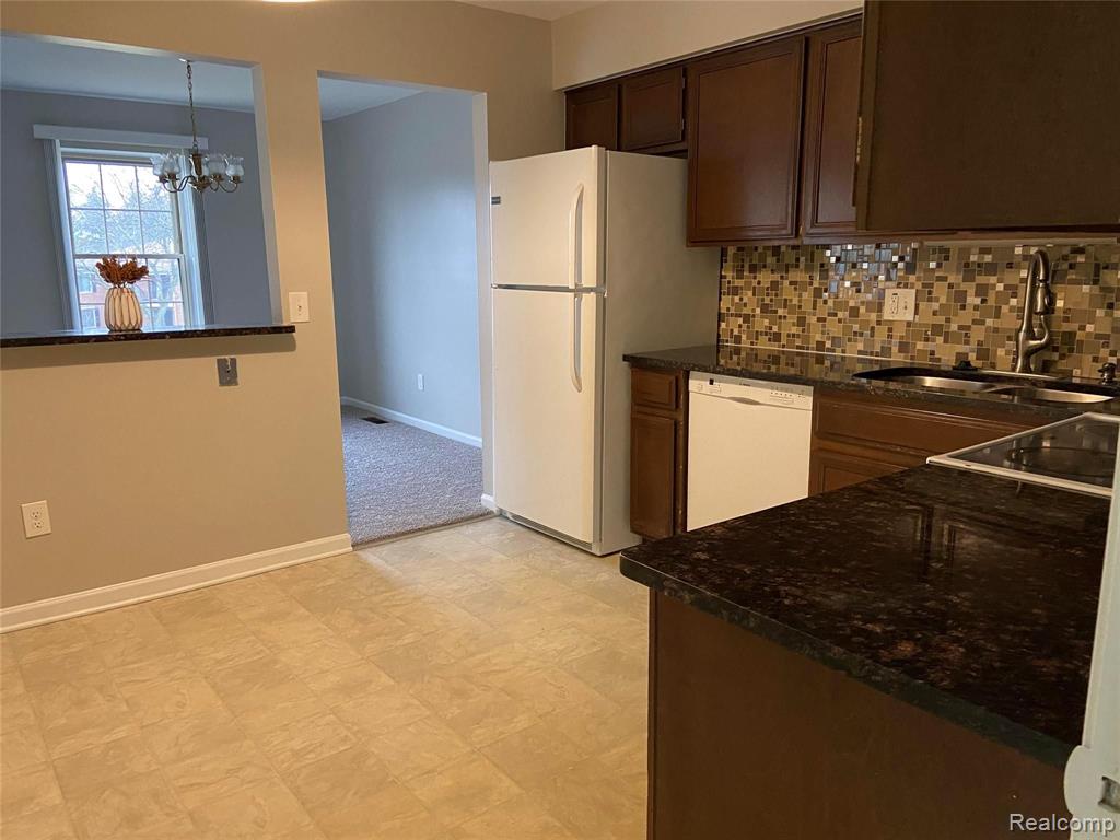 29644 Middlebelt Road, Unit 54 Farmington Hills, MI 48334 - Photo 12 of 31