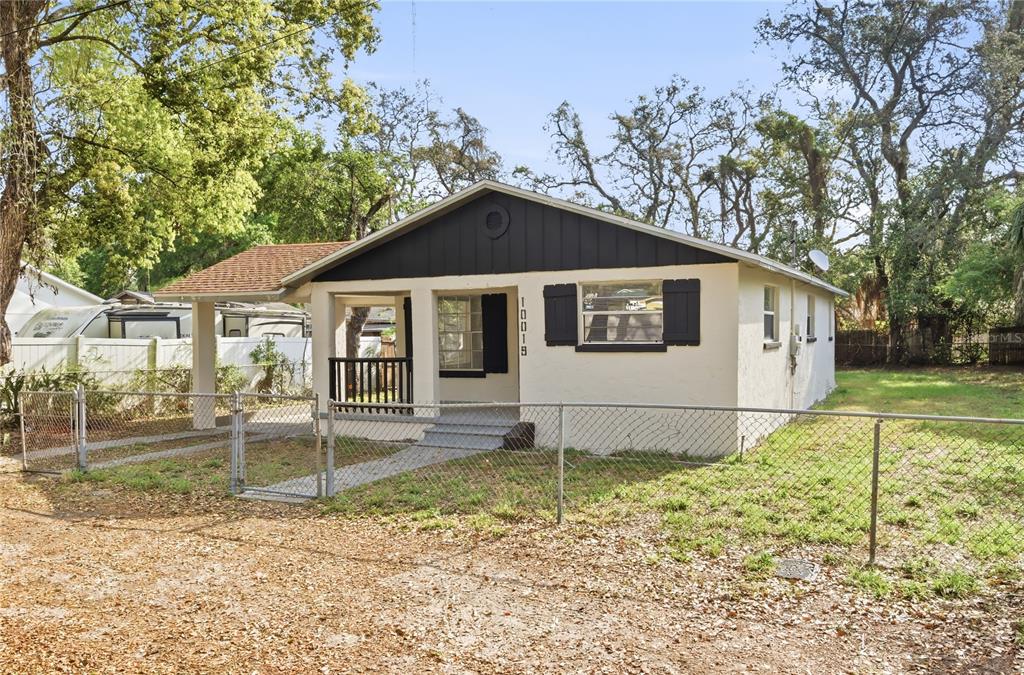 10019 North Jasmine Avenue Tampa, FL 33612 - Photo 3 of 23