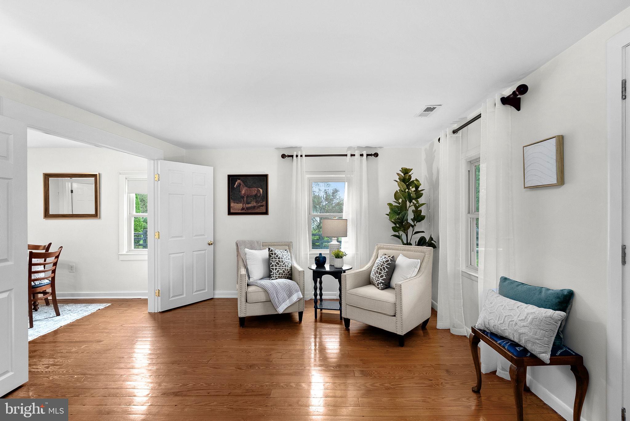 35121 Bloomfield Road Round Hill, VA 20141 - Photo 11 of 57 Living Room with Pine Hardwoods