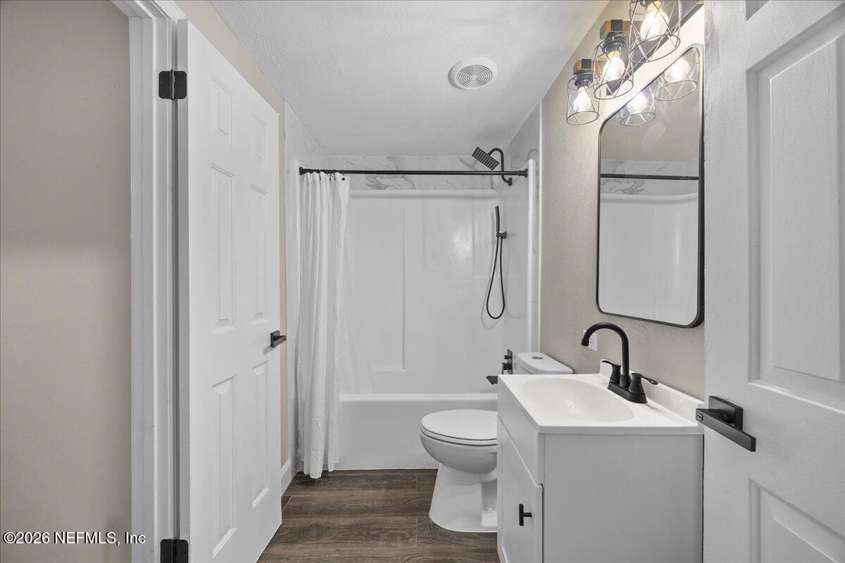 268 Beulah Church Road Welaka, FL 32112 - Photo 23 of 33 Jack & Jill Bathroom