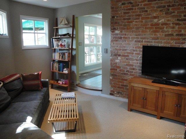 457 Cloverly Road Grosse Pointe, MI 48236 - Photo 10 of 23 Family Room