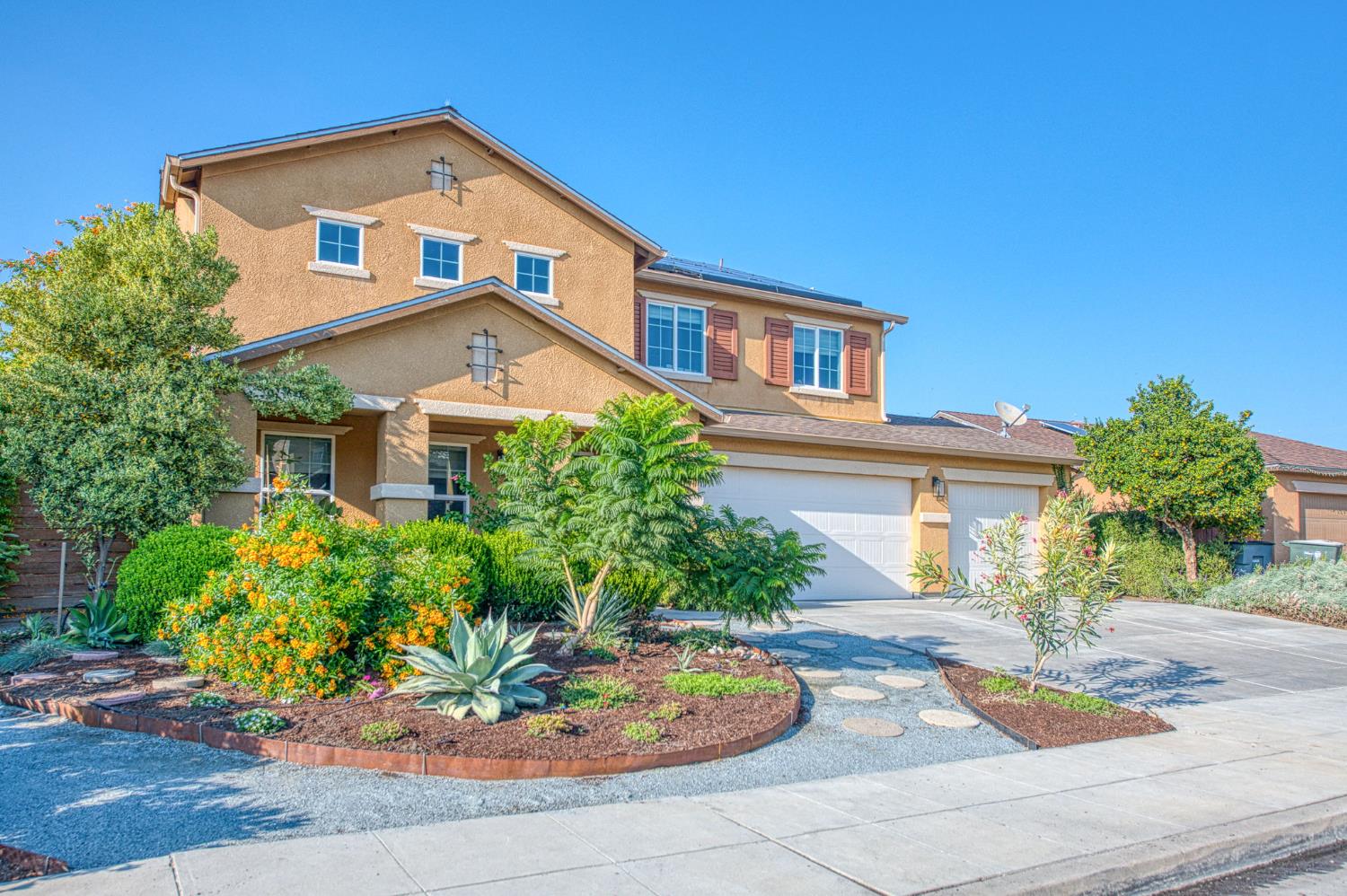 5855 East Platt Avenue Fresno, CA 93727 - Photo 2 of 57 a front view of a house with a yard