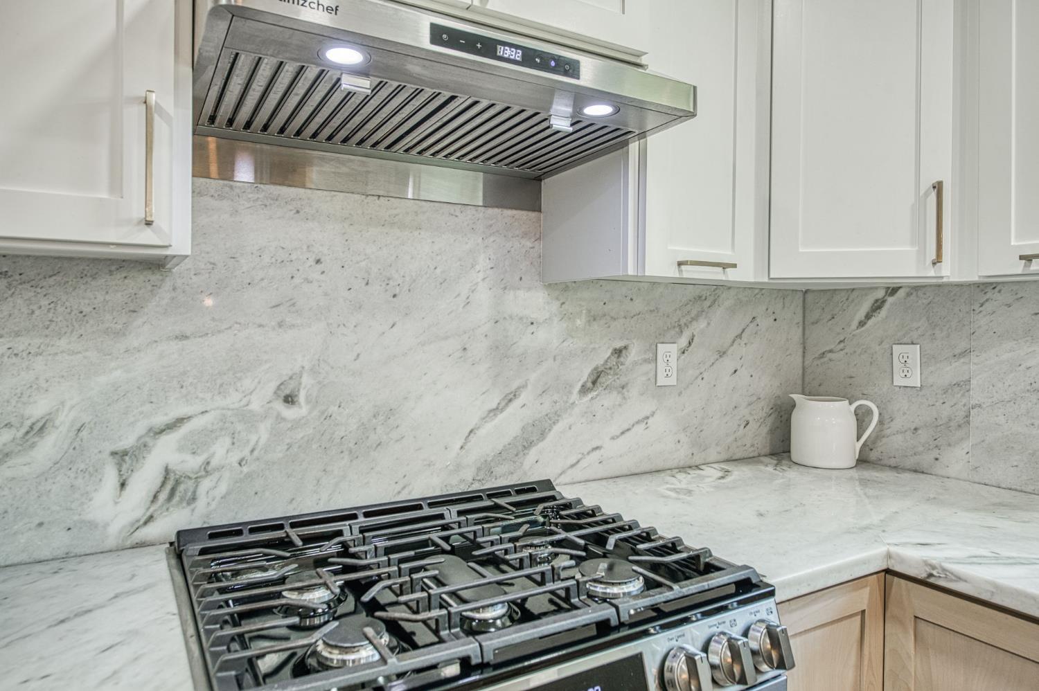5855 East Platt Avenue Fresno, CA 93727 - Photo 33 of 57 a kitchen with a stove