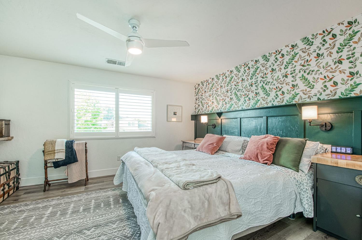 5855 East Platt Avenue Fresno, CA 93727 - Photo 42 of 57 a bedroom with a bed and a window