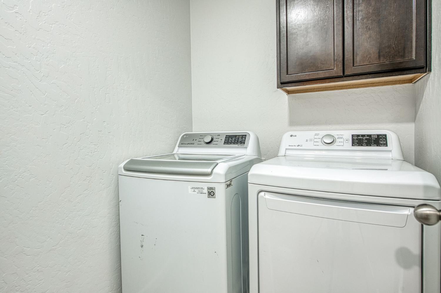 5855 East Platt Avenue Fresno, CA 93727 - Photo 49 of 57 a utility room with dryer and washer