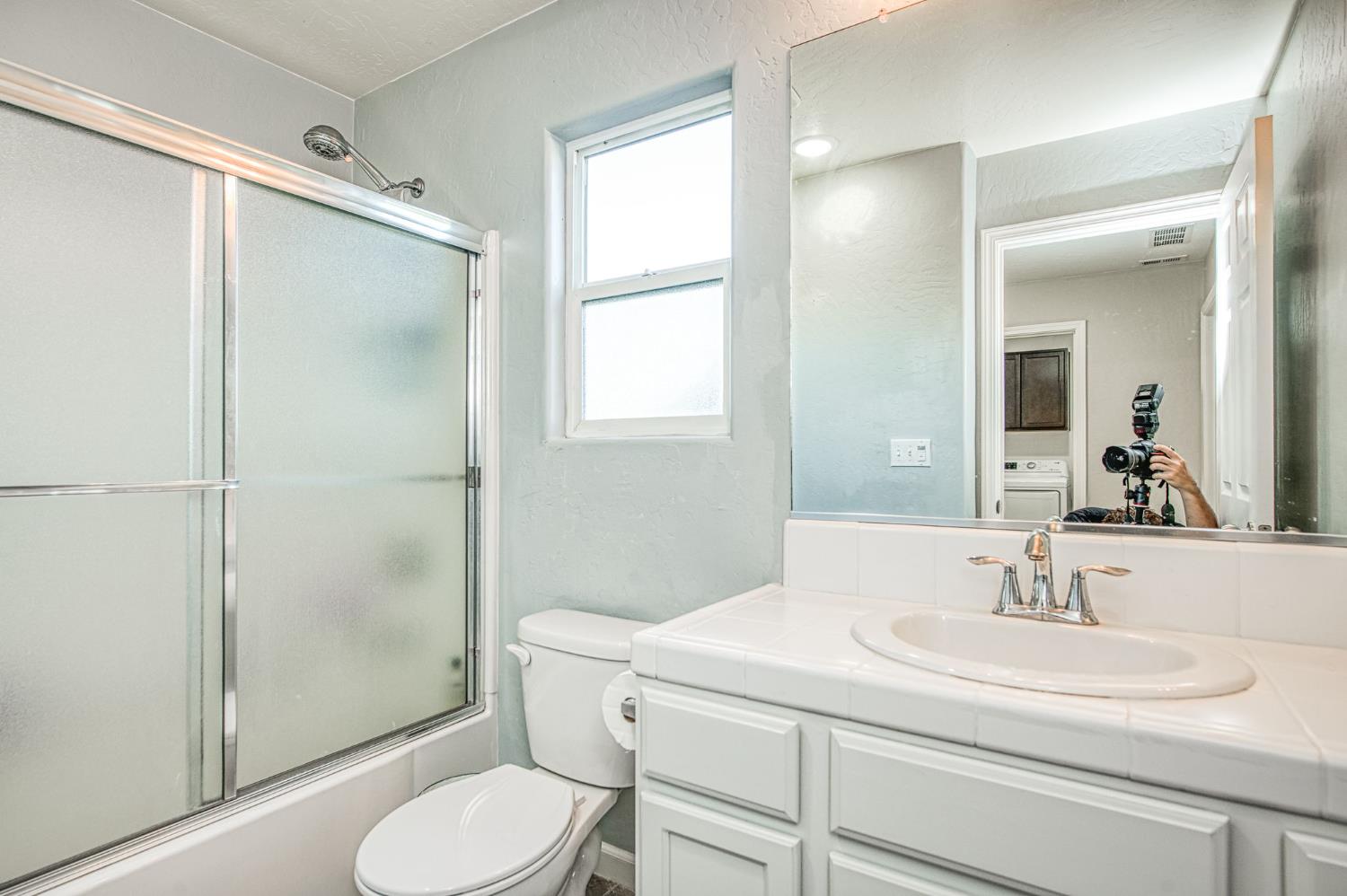 5855 East Platt Avenue Fresno, CA 93727 - Photo 50 of 57 a bathroom with a sink toilet and shower