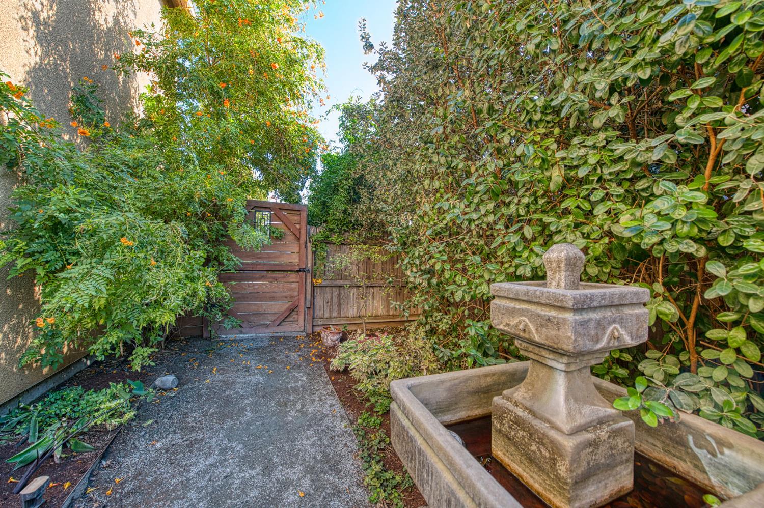 5855 East Platt Avenue Fresno, CA 93727 - Photo 5 of 57 a view of a backyard with chairs