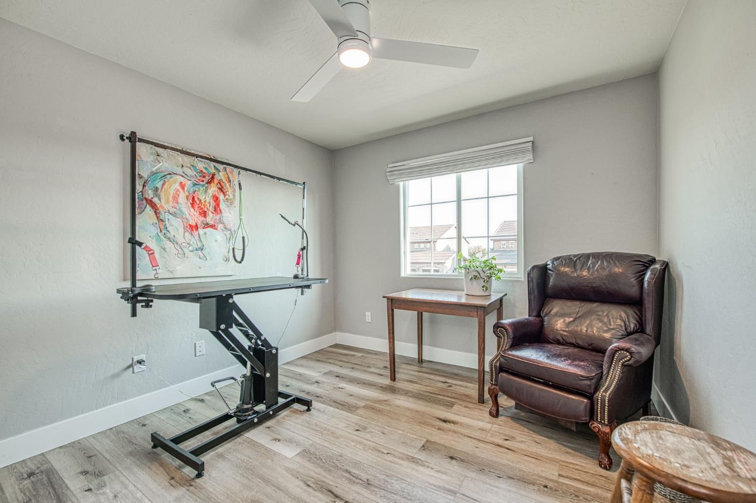 5855 East Platt Avenue Fresno, CA 93727 - Photo 53 of 57 a living room with furniture and a window