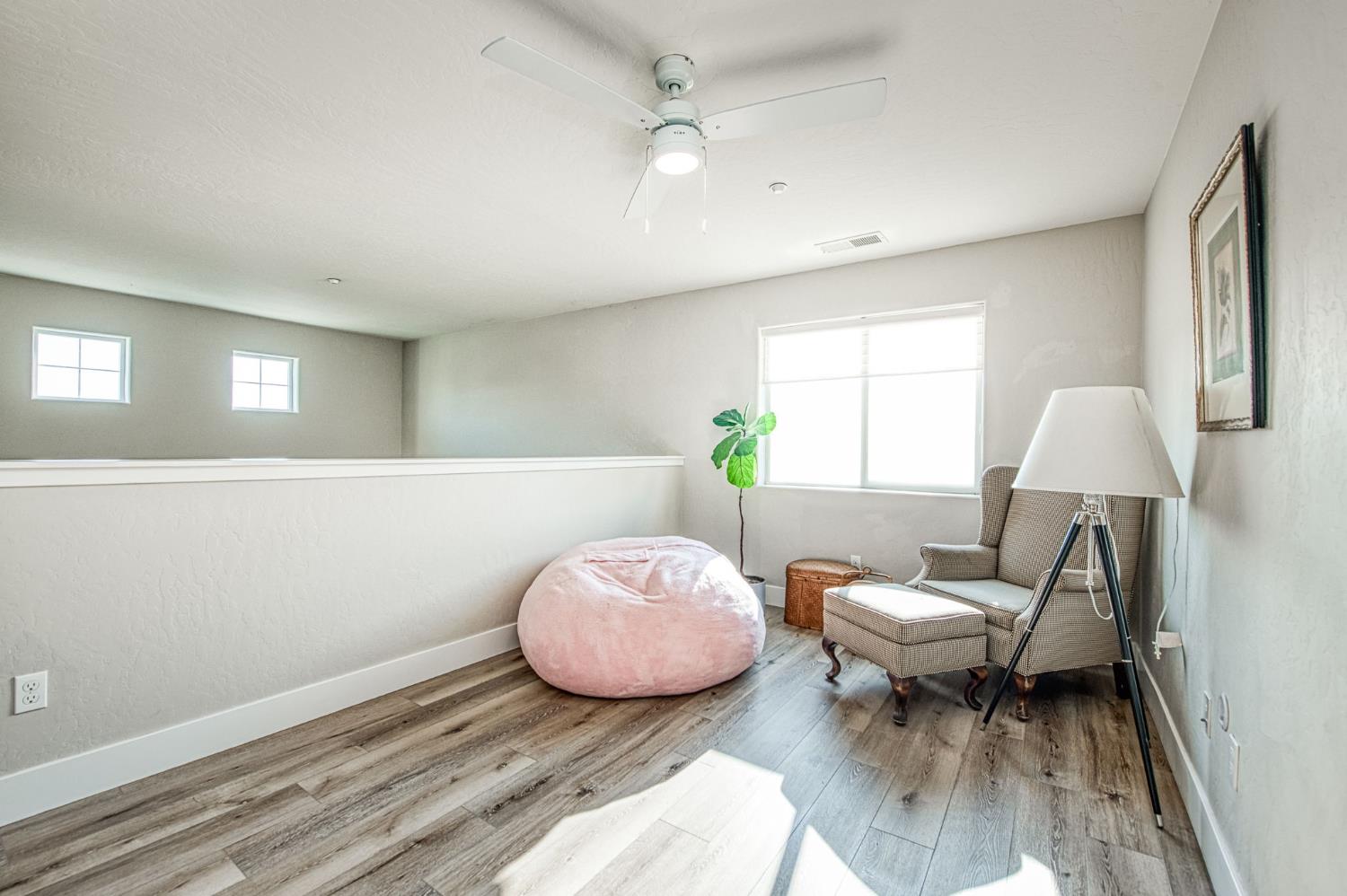 5855 East Platt Avenue Fresno, CA 93727 - Photo 56 of 57 a living room with furniture and a lamp