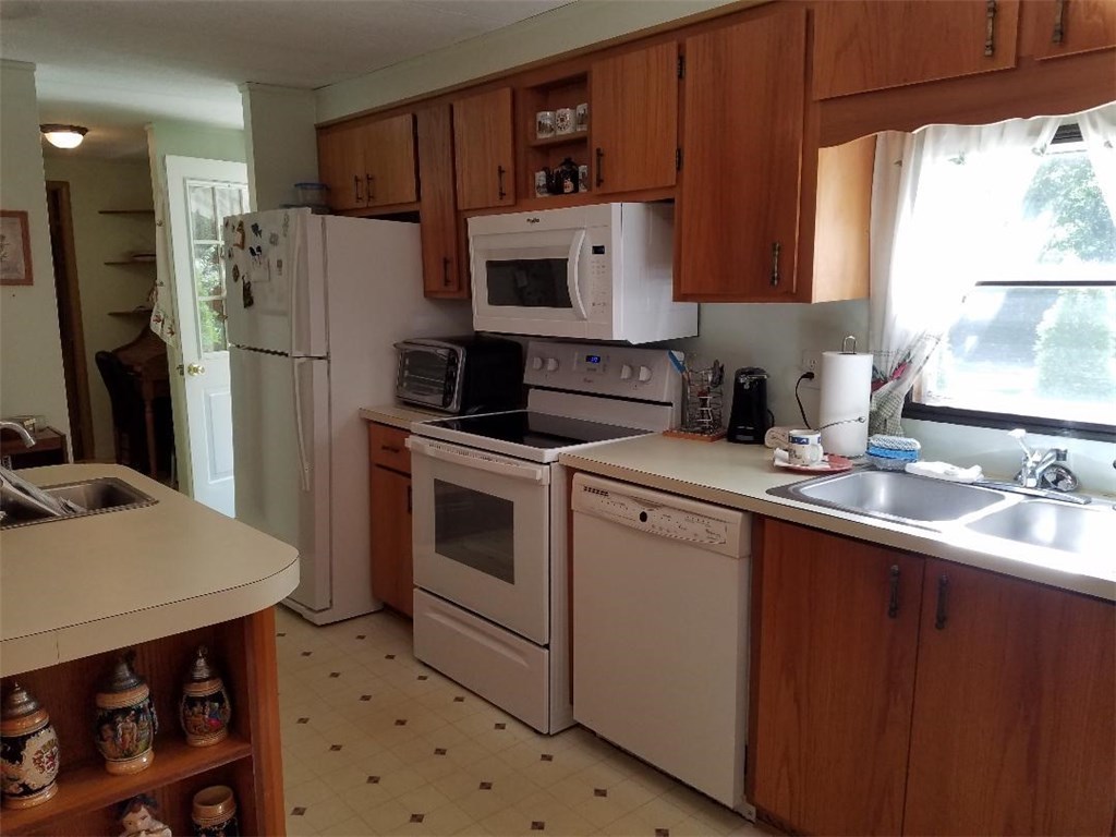 9 Nottingham Place Coventry, RI 02816 - Photo 8 of 17 Gallery Image 8