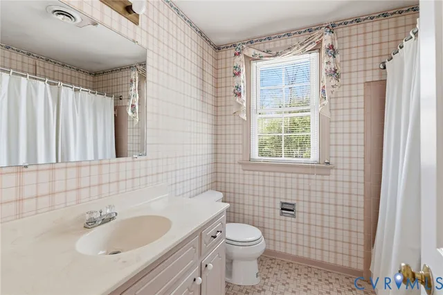 $585,000 | 3000 Vistapoint Road, Midlothian, VA 23113