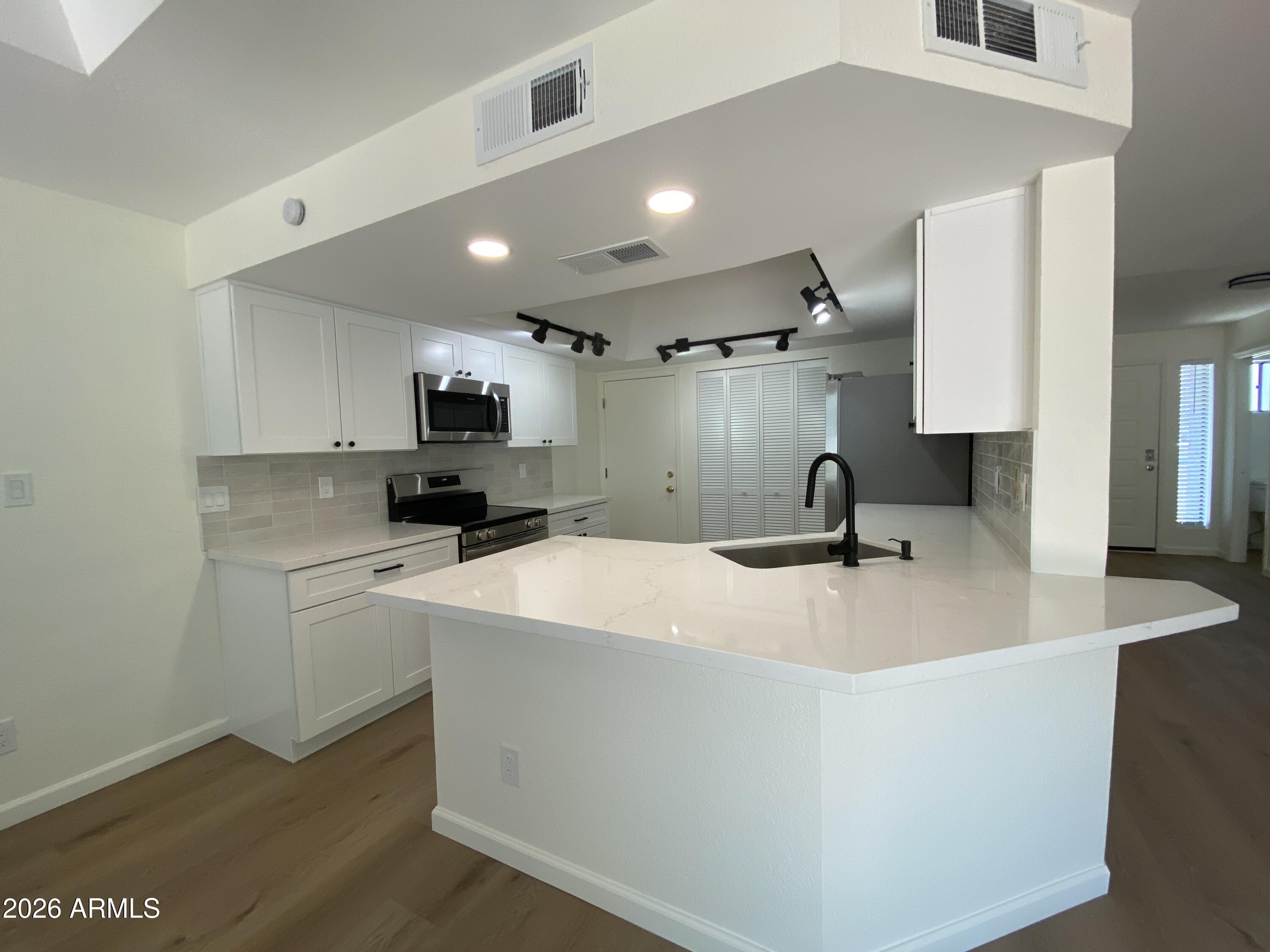 6746 West Ruth Avenue Peoria, AZ 85345 - Photo 5 of 18