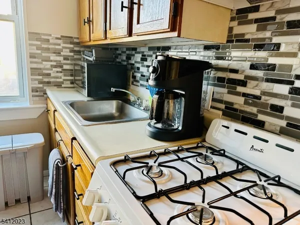 $1,850 | 138 Park Avenue, Unit 3, East Rutherford, NJ 07073