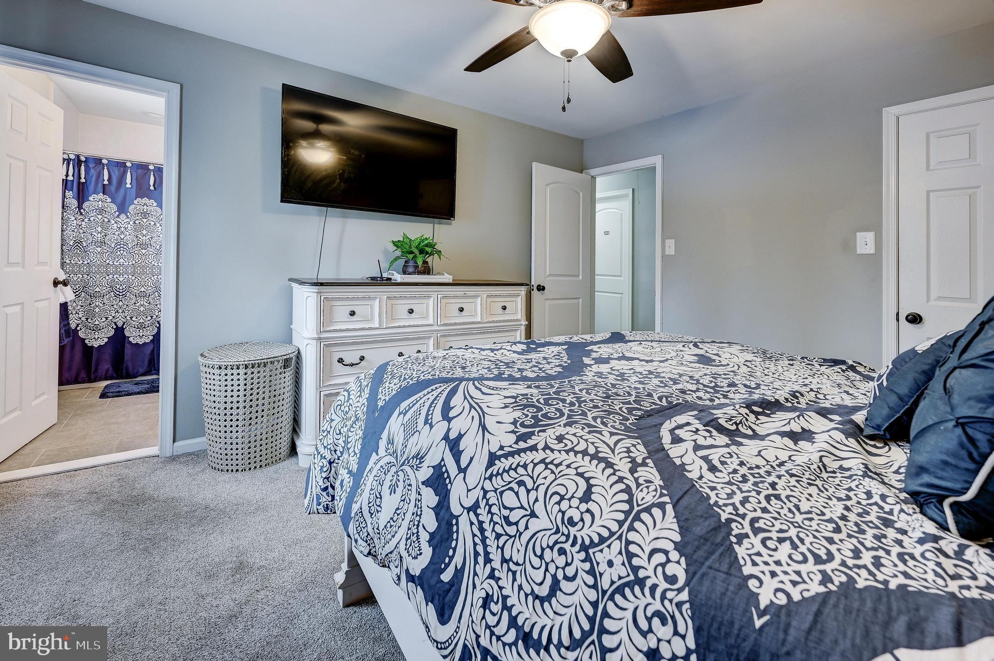 101 Christopher Mill Road Medford, NJ 08055 - Photo 12 of 29 Primary w/ensuite & walk in closet