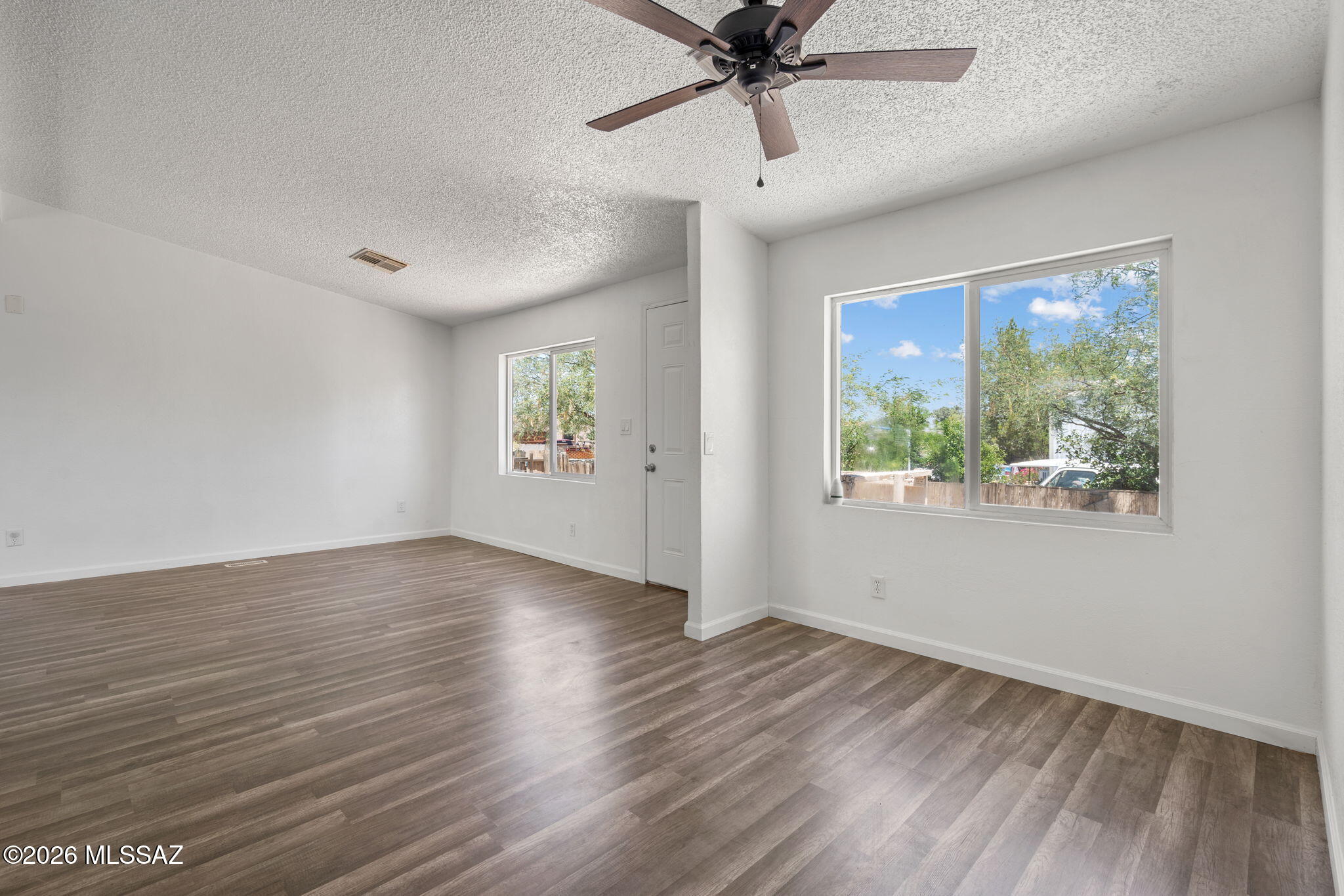 5955 South Arrow Road Tucson, AZ 85757 - Photo 11 of 32 Living Room