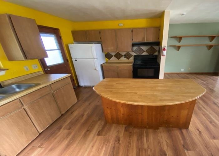 5702 Lower Kula Road Kula, HI 96790 - Photo 9 of 20 a view of a kitchen with wooden floor