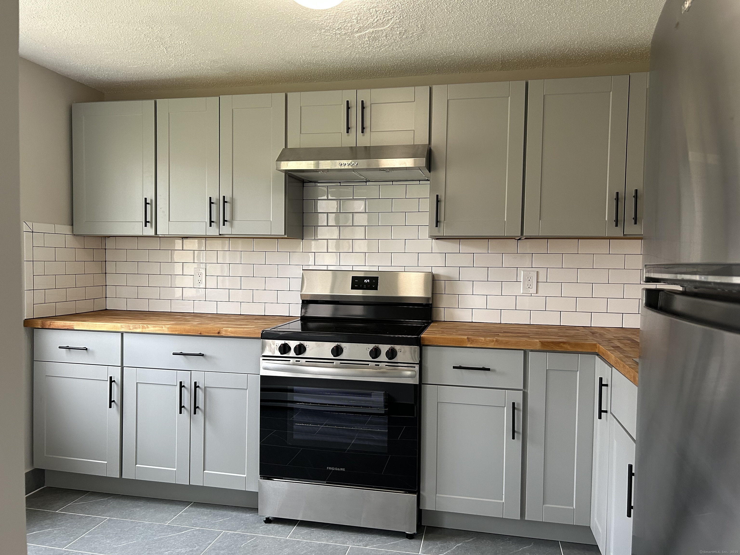 7 Padanaram Road, Unit J253 Danbury, CT 06811 - Photo 2 of 12 a kitchen with cabinets appliances and a sink