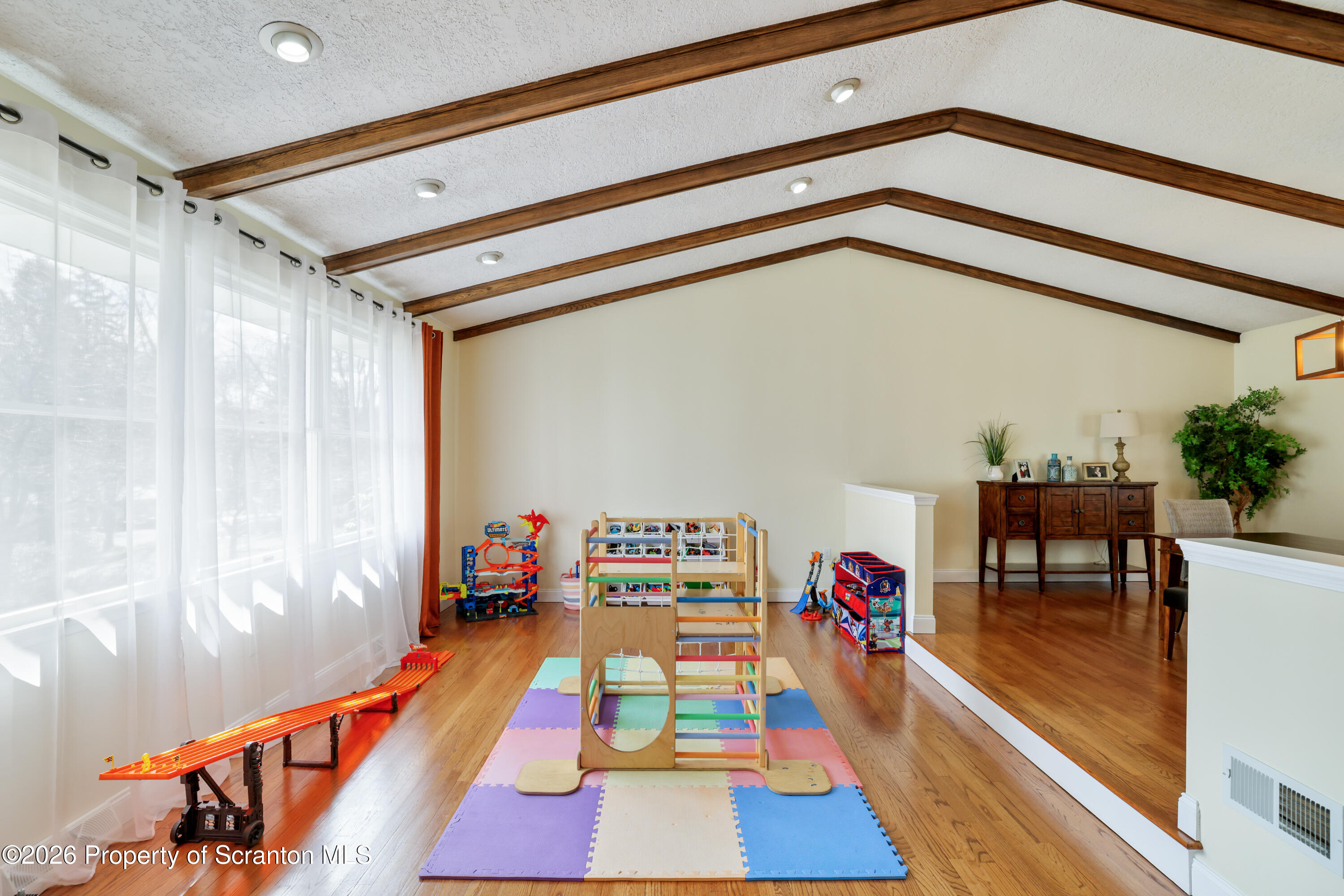 3 Old Mill Road Jermyn, PA 18433 - Photo 7 of 57 7 - Living Room