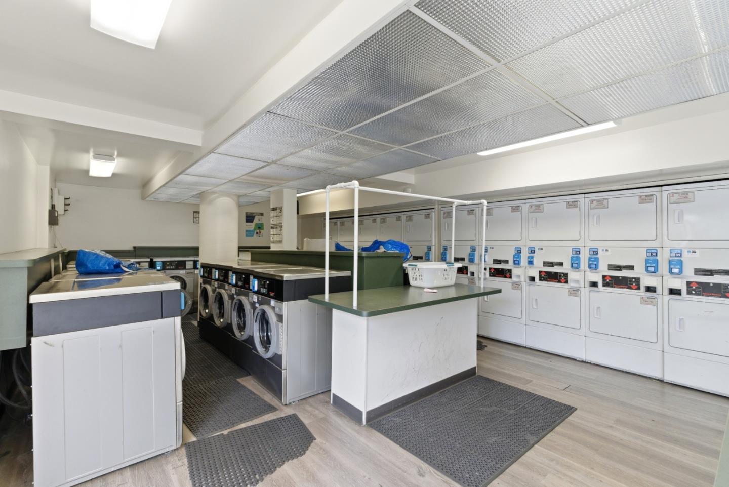 500 West Middlefield Road, Unit 41 Mountain View, CA 94043 - Photo 23 of 37