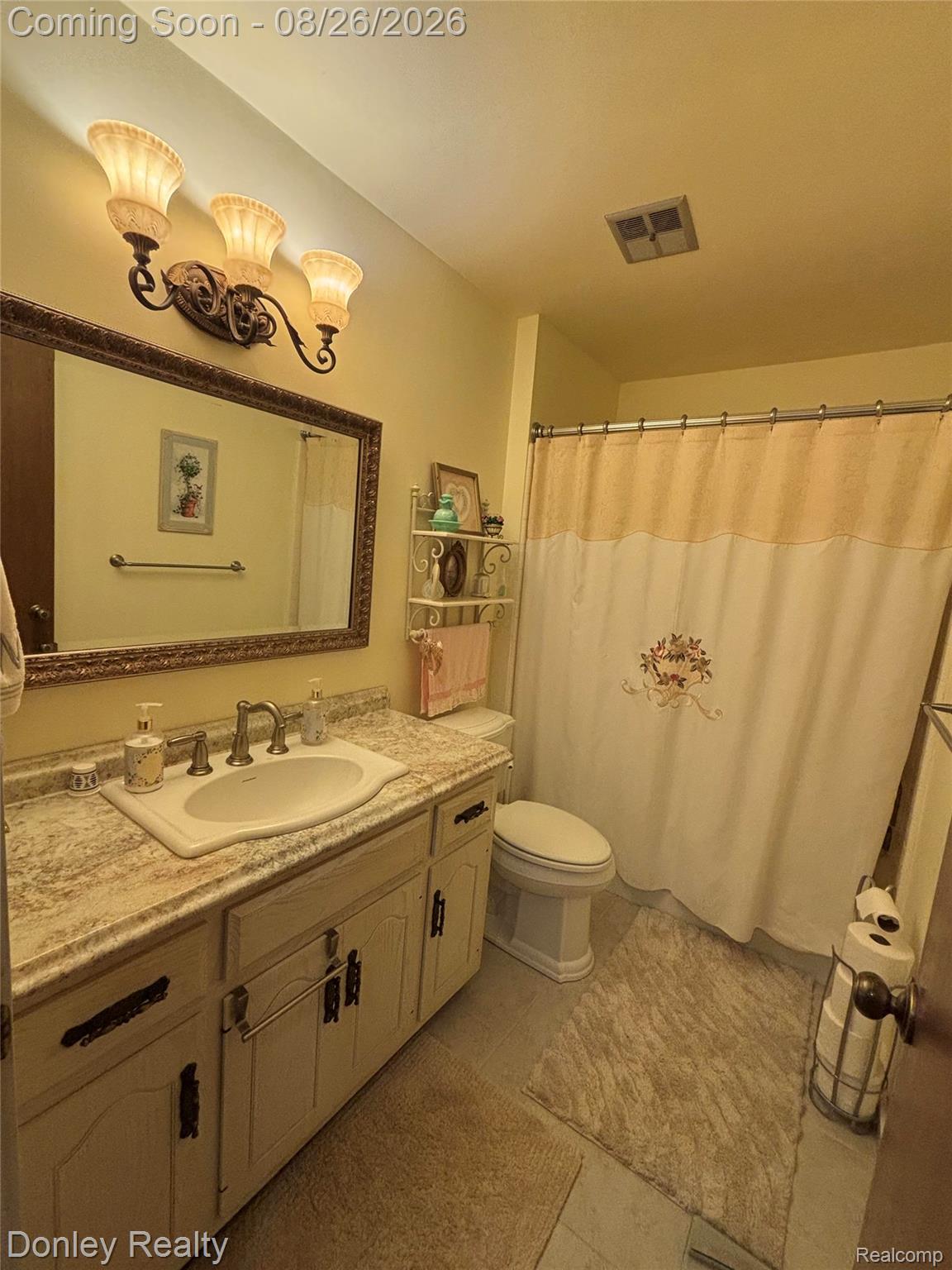 5163 Burning Tree Road Kalamazoo, MI 49009 - Photo 22 of 51 yellow bathroom.jpg