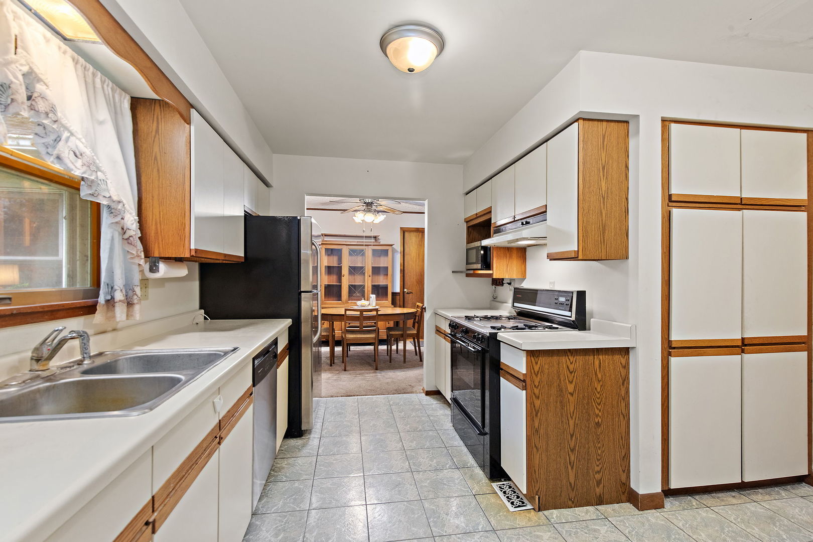 1713 Oak Street Spring Grove, IL 60081 - Photo 15 of 25 Gallery Image 15