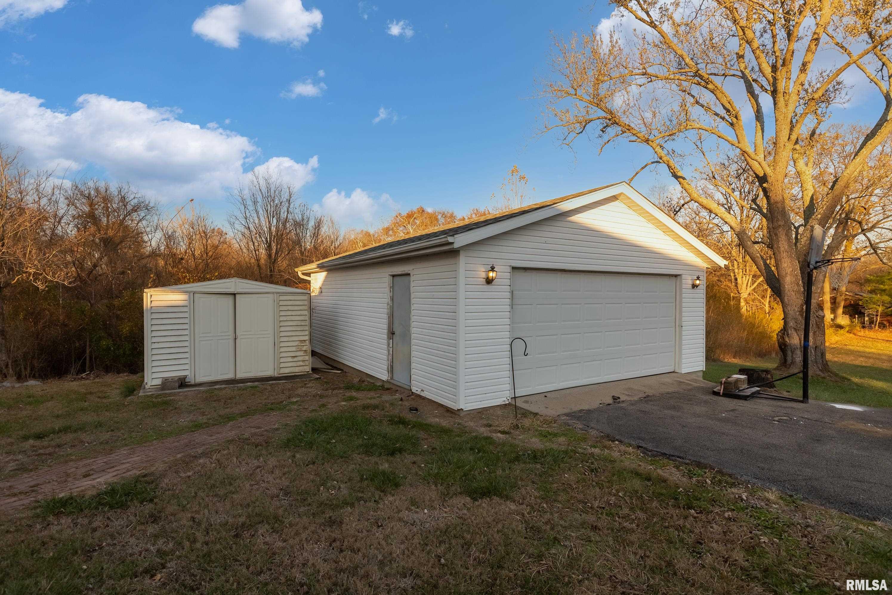 11938 Hudgens Road Marion, IL 62959 - Photo 4 of 24 Gallery Image 4
