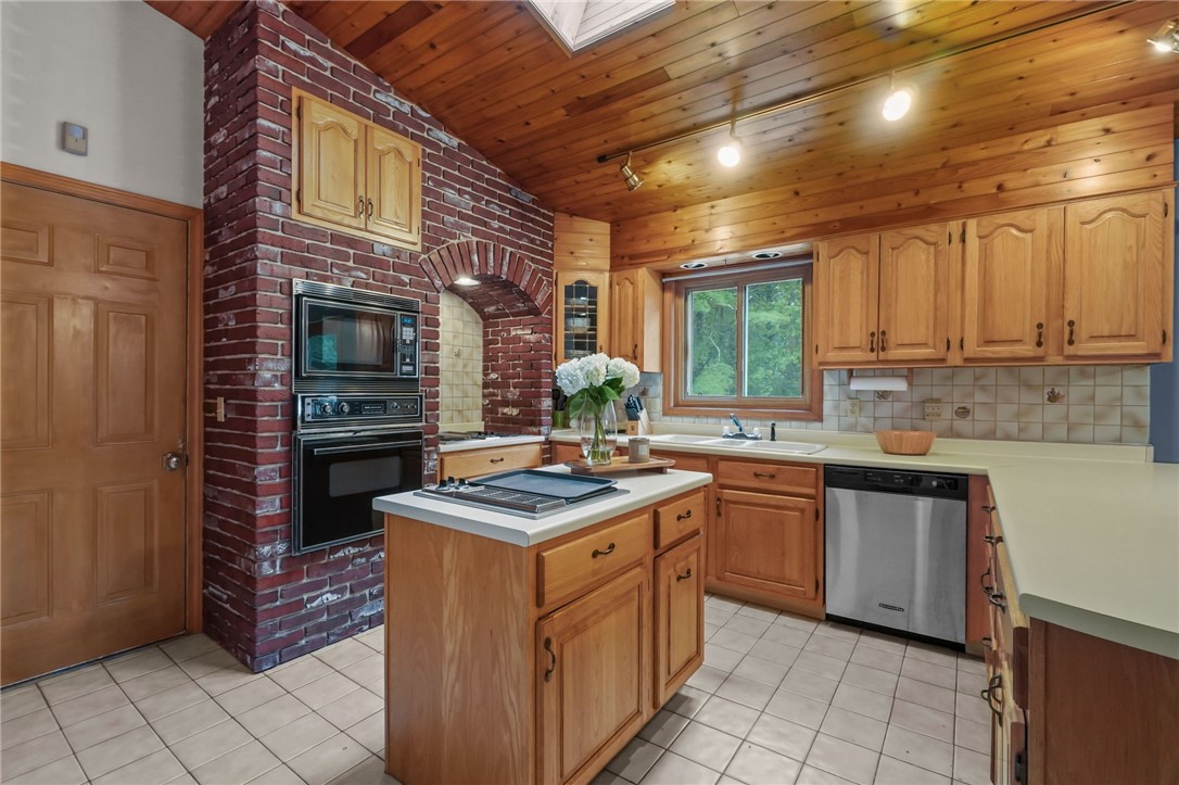 18 Biscuit Hill Road Foster, RI 02825 - Photo 7 of 27
