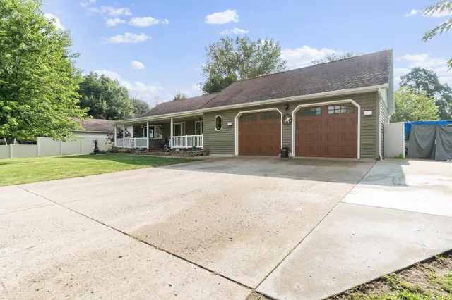 $430,000 | 901 Geneva Drive, Alexandria, MN 56308