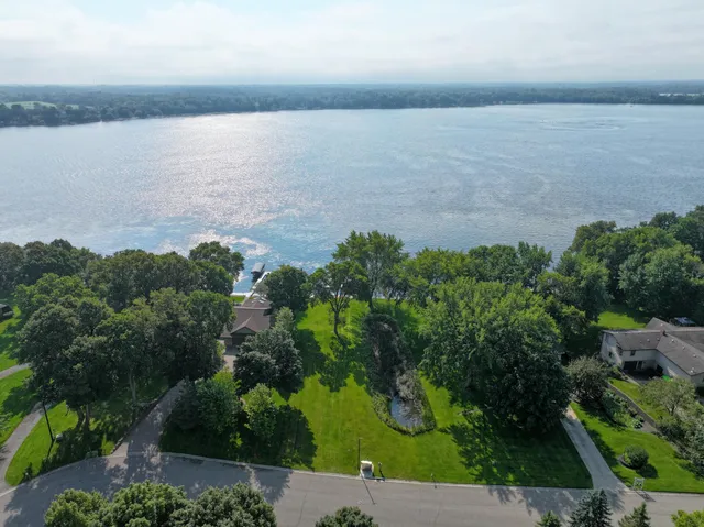 $430,000 | 901 Geneva Drive, Alexandria, MN 56308