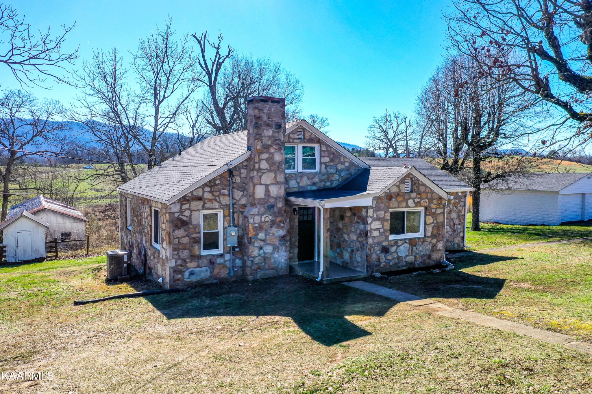 21812185 Ellejoy Road Walland, TN 37886 - Photo 4 of 59 Gallery Image 4