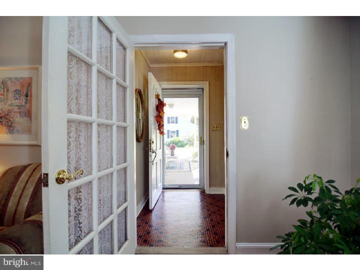 215 Arden Road Broomall, PA 19008 - Photo 4 of 24 Foyer