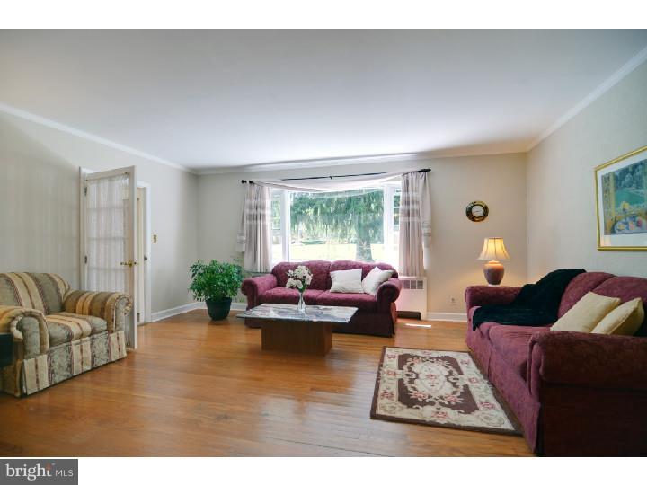 215 Arden Road Broomall, PA 19008 - Photo 5 of 24 Living Room