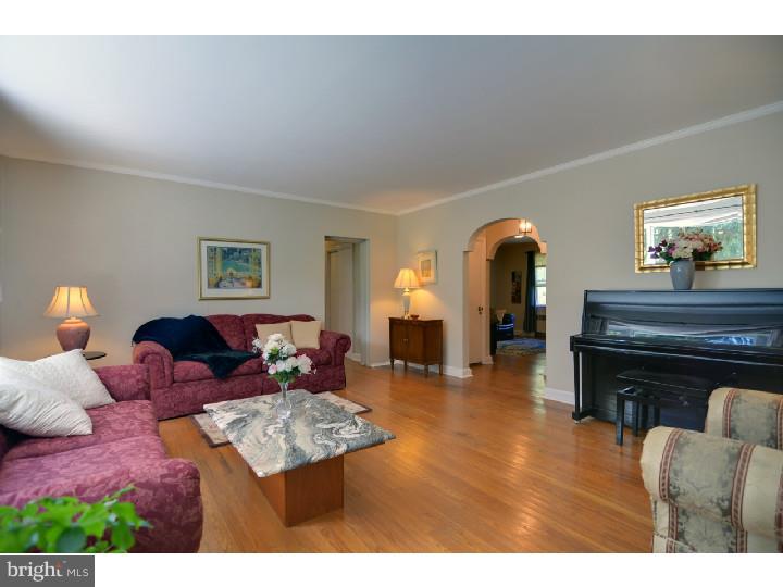 215 Arden Road Broomall, PA 19008 - Photo 6 of 24 Living Room
