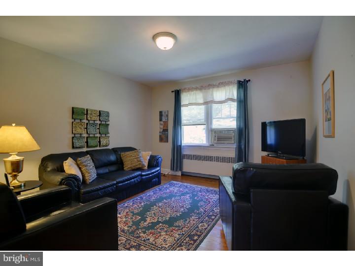 215 Arden Road Broomall, PA 19008 - Photo 7 of 24 Family Room