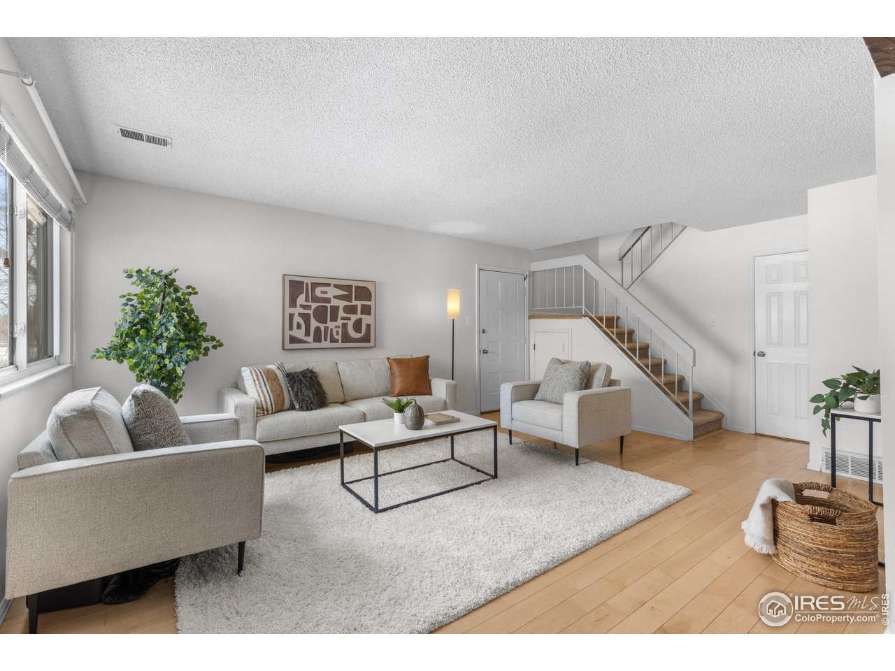 1170 Monroe Drive, Unit C Boulder, CO 80303 - Photo 2 of 14 a living room with furniture and a potted plant
