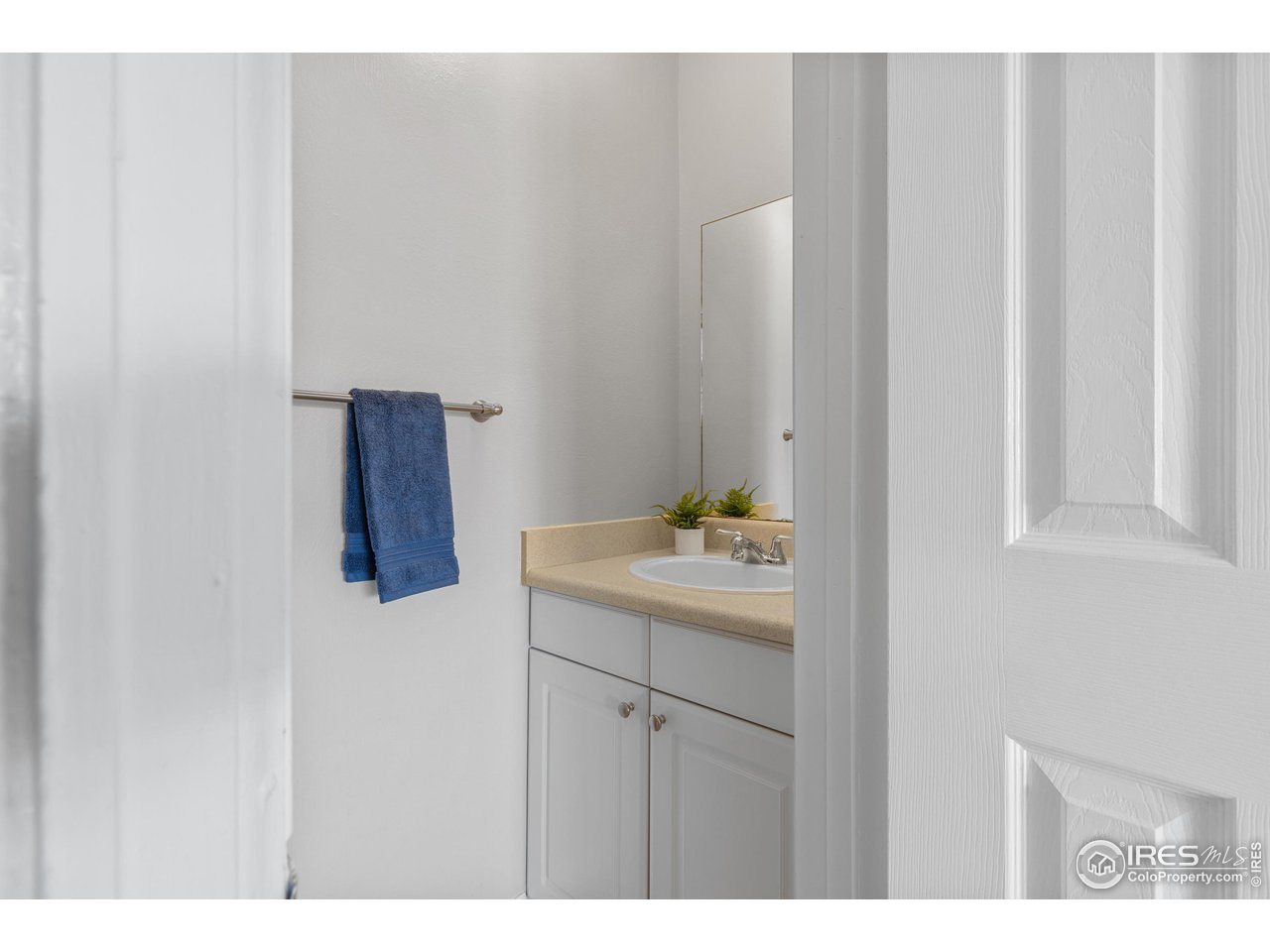 1170 Monroe Drive, Unit C Boulder, CO 80303 - Photo 4 of 14 a bathroom with a sink and vanity